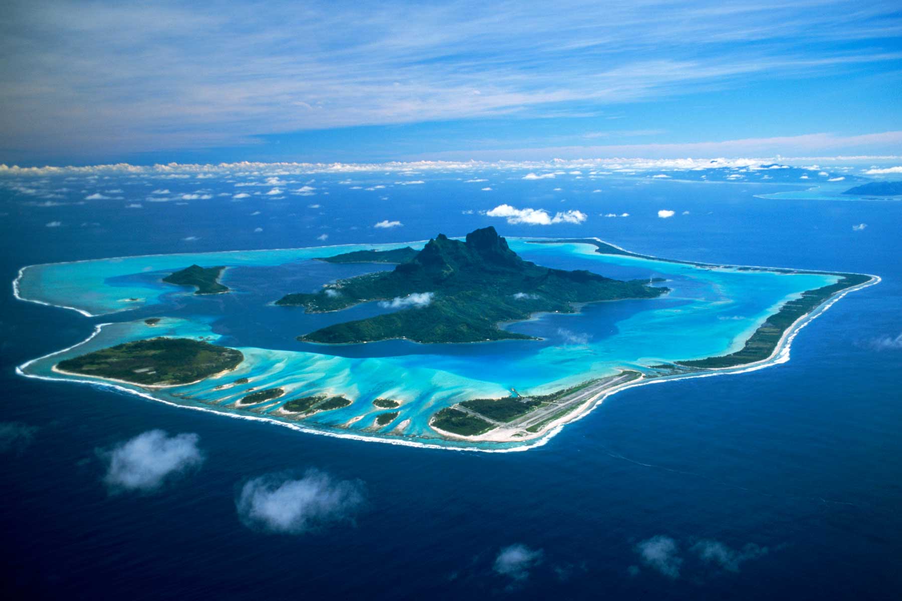Три самых больших островов. Боро-Боро остров. Таити остров Бора Бора. Бора Бора на Таити. Гора Отеману Бора Бора.